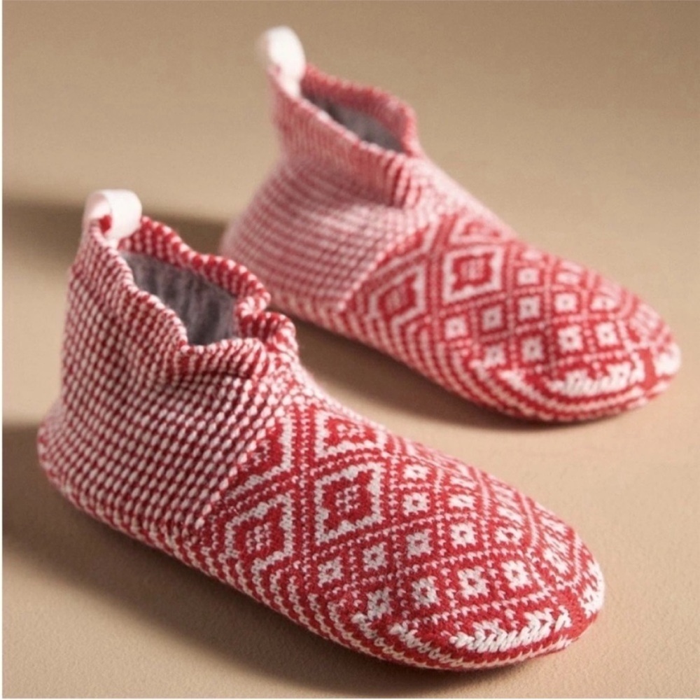 Anthropologie Bombas Cozy Red Patterned Gripper Slipper Size large